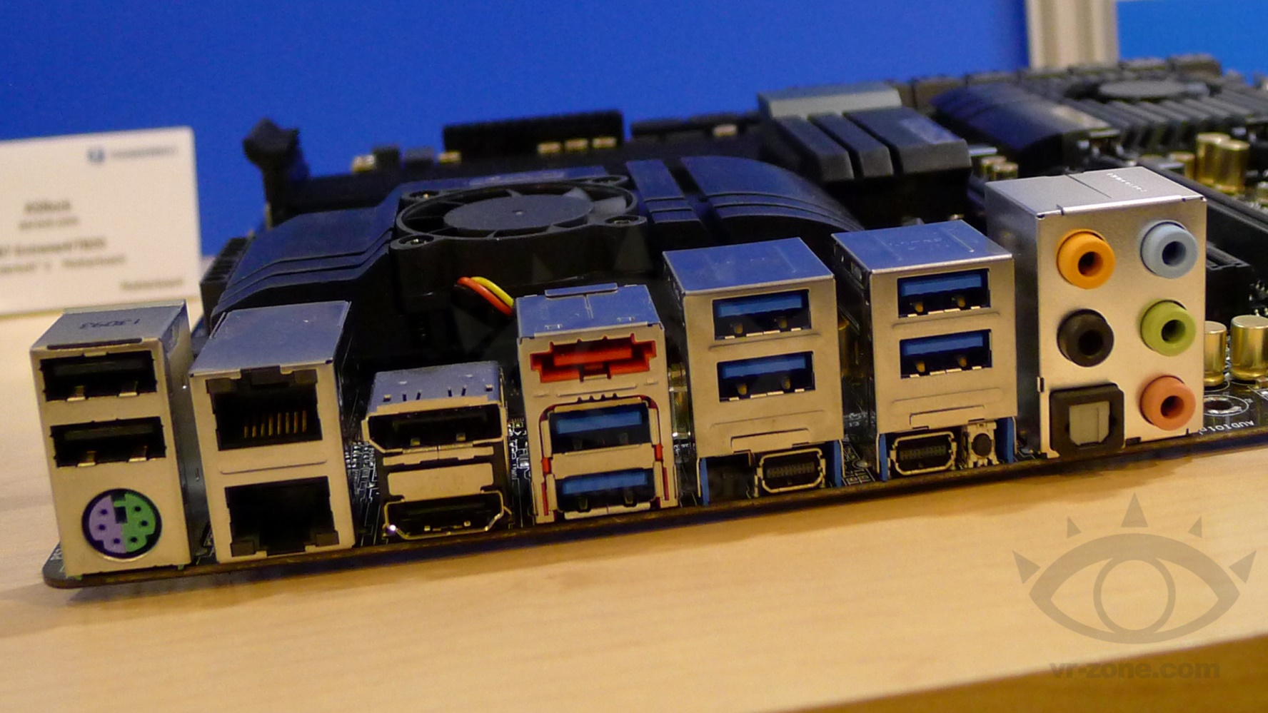 ASRock-Z87-Extreme-11-Thunderbolt-2.0 02